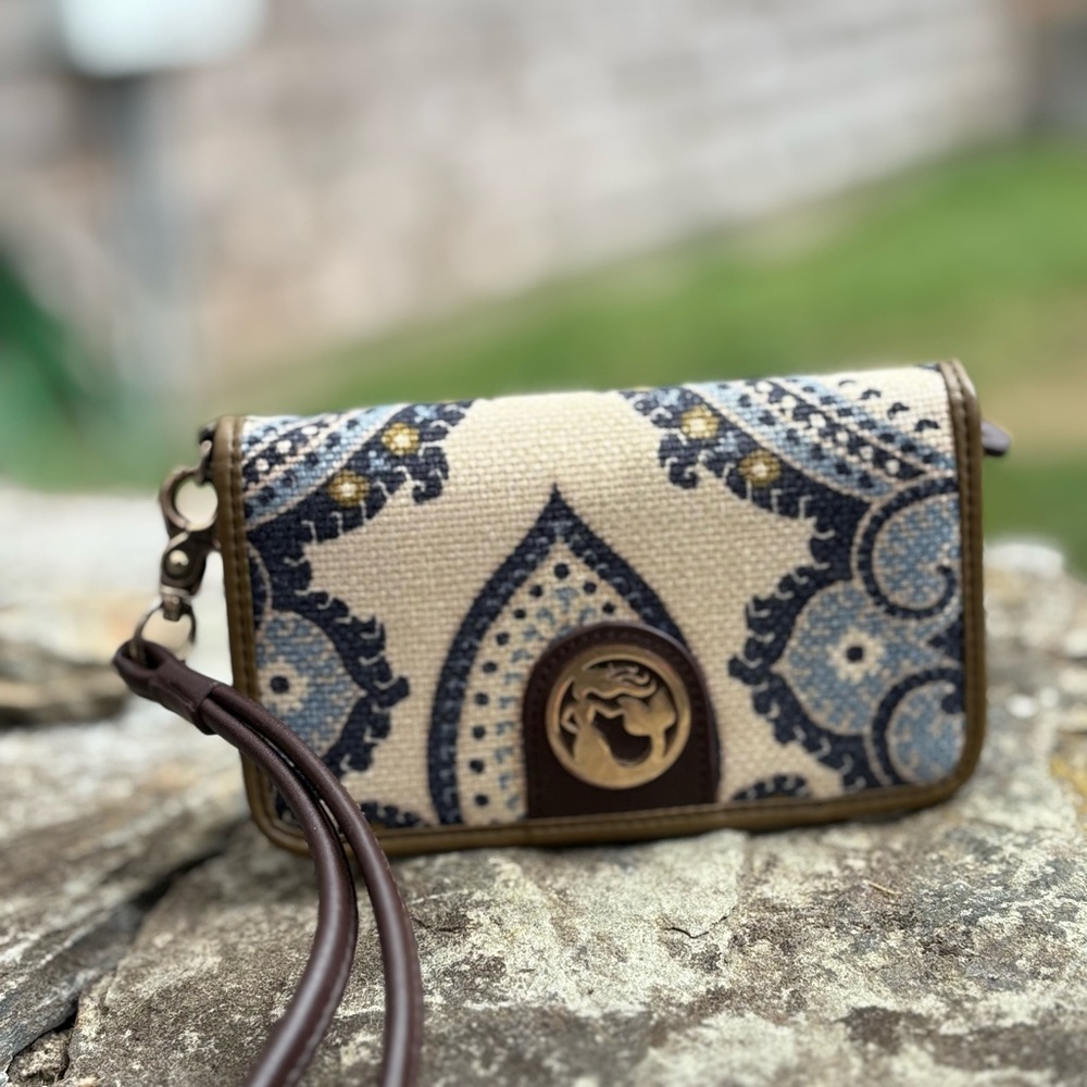 Spartina wristlet wallet Elegant Blue and Cream Women's